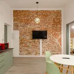 Daire Castelli's Campo 9 Cenova